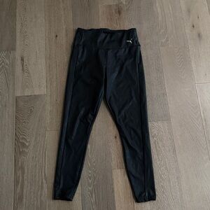 Women’s Puma shiny exercise pants. Size:M. Gently Used.